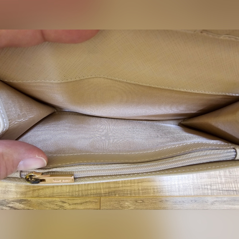 Salvatore Ferragamo Vara Ribbon Long Wallet Leather Beige - Picture 13 of 17
